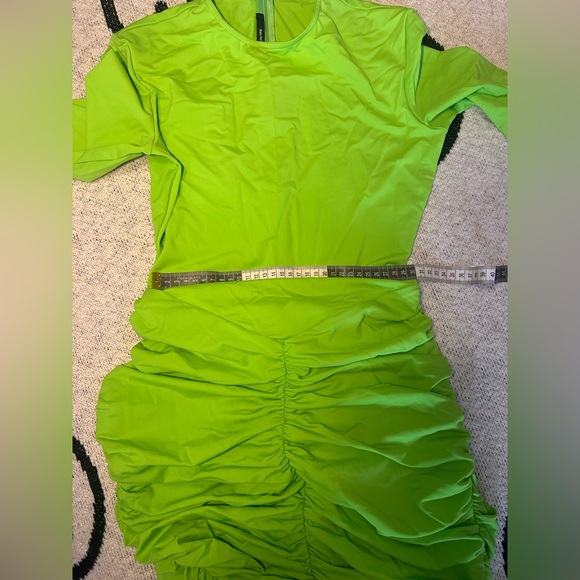 Alex Perry Neon Green Ruched Long Sleeve Dress - Picture 12 of 14